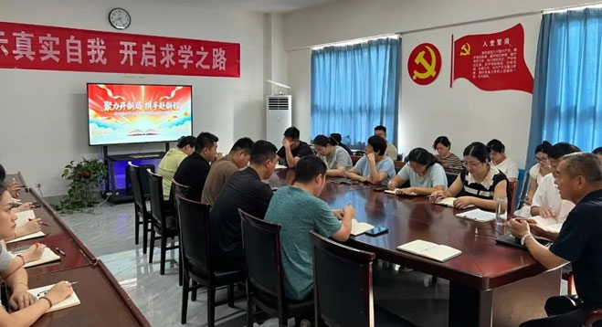 济宁高新技工学校召开新学期工作会议暨教师专题培训