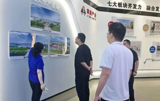交流团来到办学企业东岳集团参观