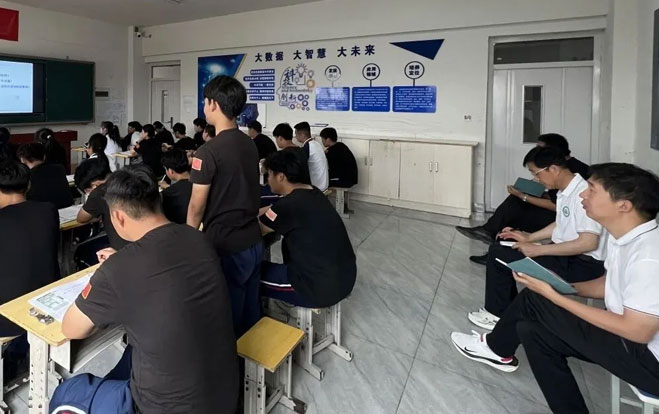 走进课堂沉浸式观摩优质教学