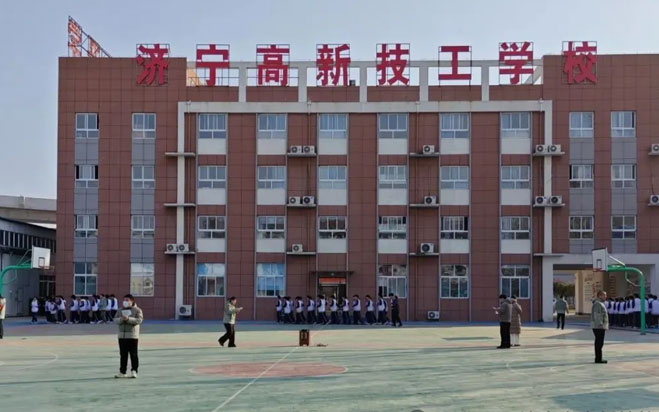 教职工代表组成的评审小组
