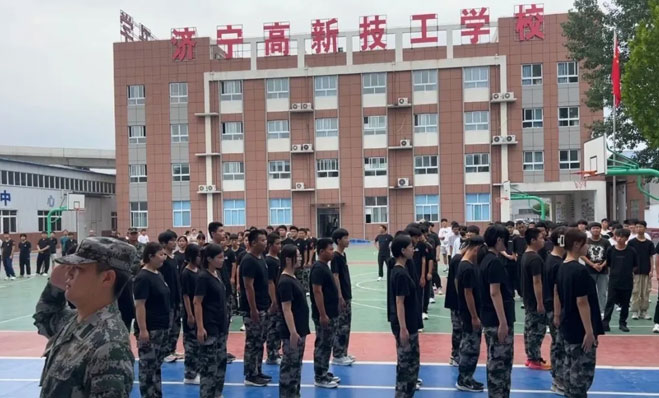 军训展风采