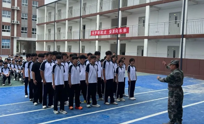 尽显少年风采