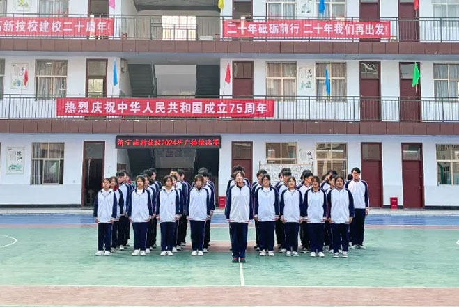 统一服装步伐整齐