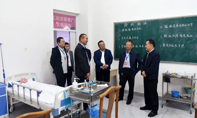 巡视实验室