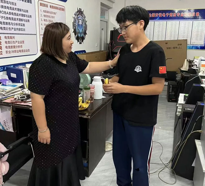 结对教师与学生进行谈心谈话