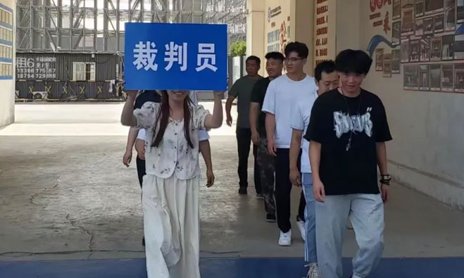 裁判员入场