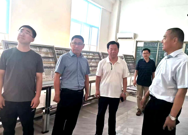 张继凯副校长刘跟科主任孟东北及赛项筹备组成员陪同调研